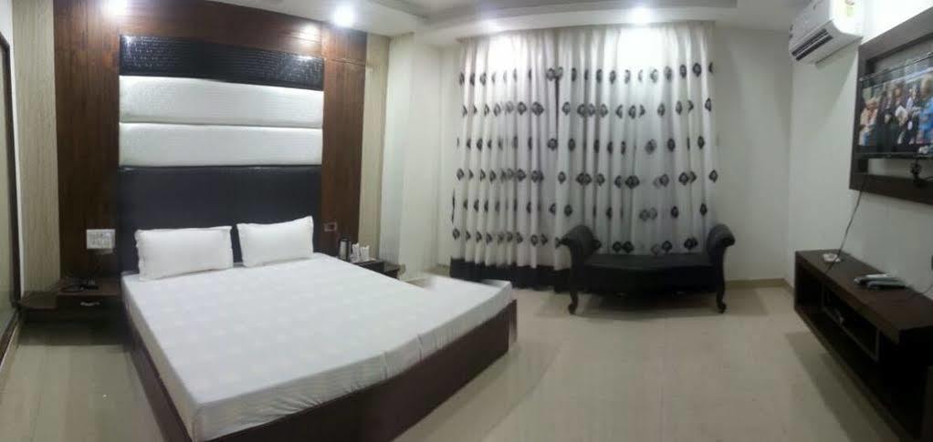 Hotel Ng Paradise Jagādhri Exteriör bild